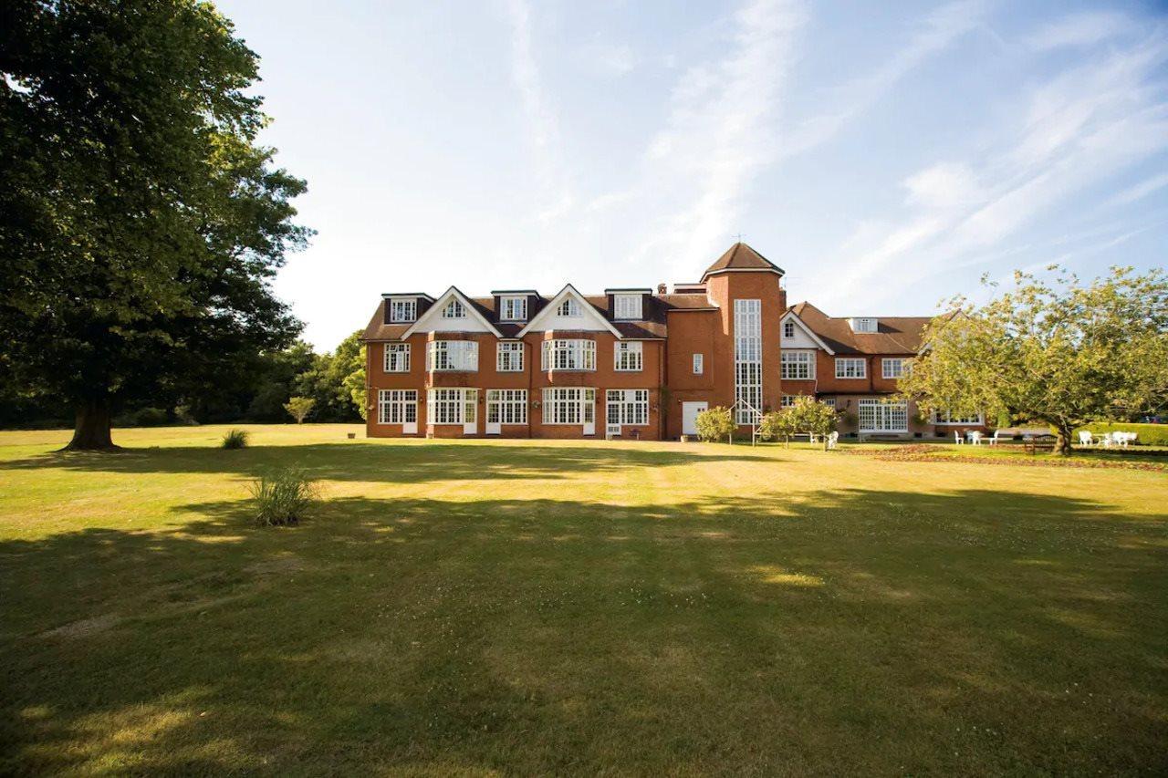 Grovefield House Hotel Slough Exterior photo
