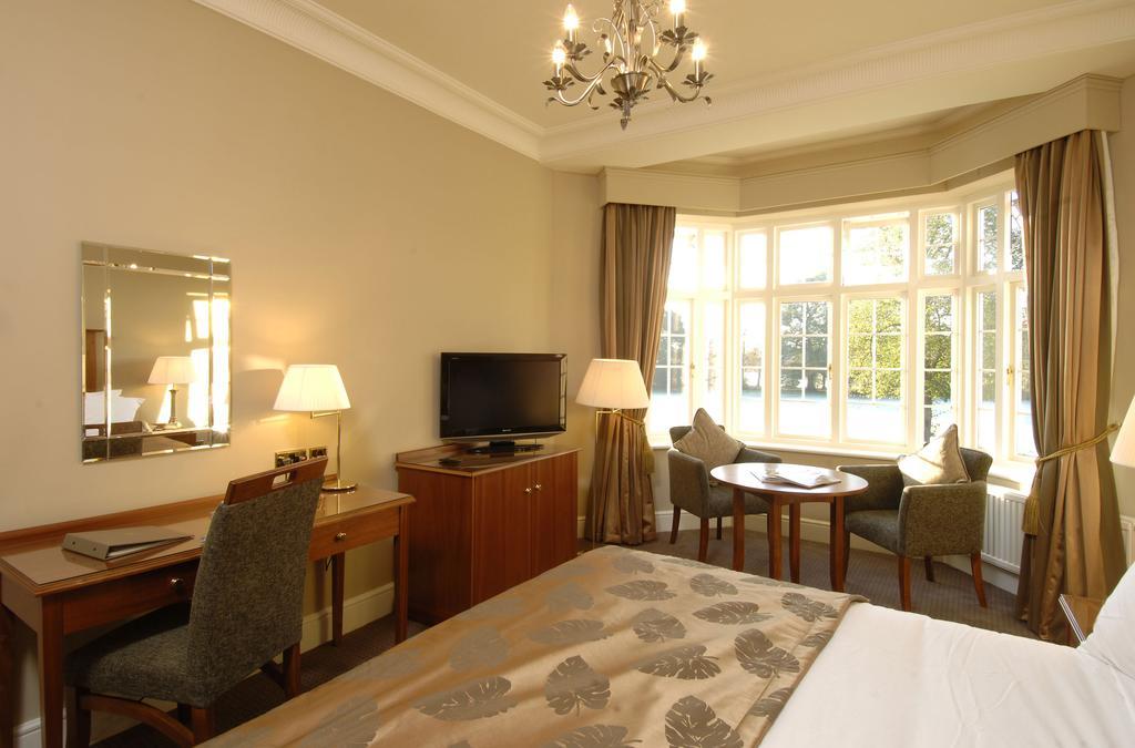 Grovefield House Hotel Slough Exterior photo