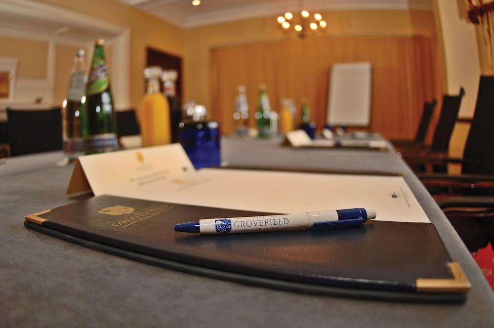Grovefield House Hotel Slough Exterior photo