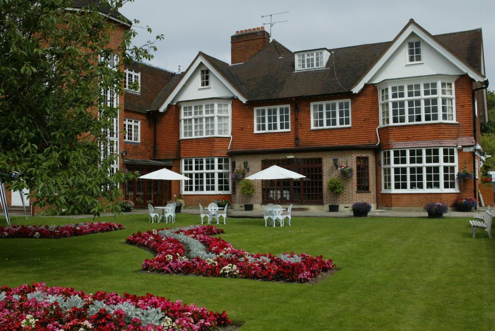 Grovefield House Hotel Slough Exterior photo