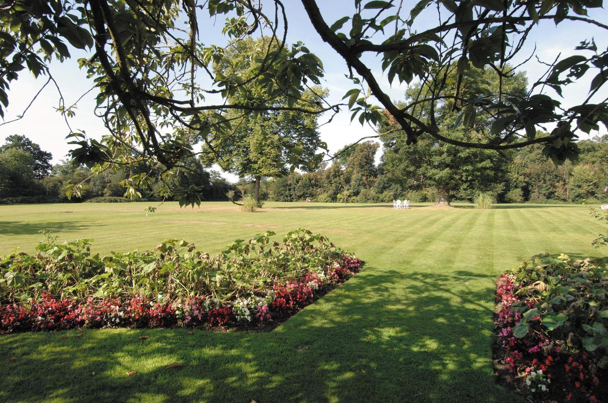 Grovefield House Hotel Slough Exterior photo