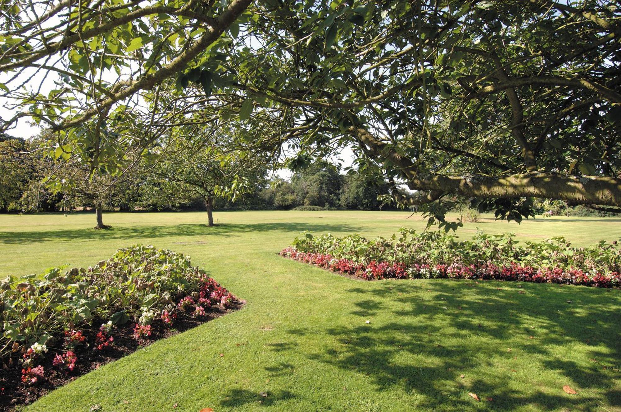 Grovefield House Hotel Slough Exterior photo