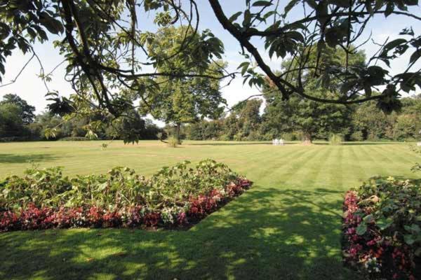 Grovefield House Hotel Slough Exterior photo